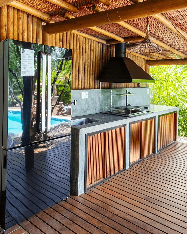 Área externa com piscina